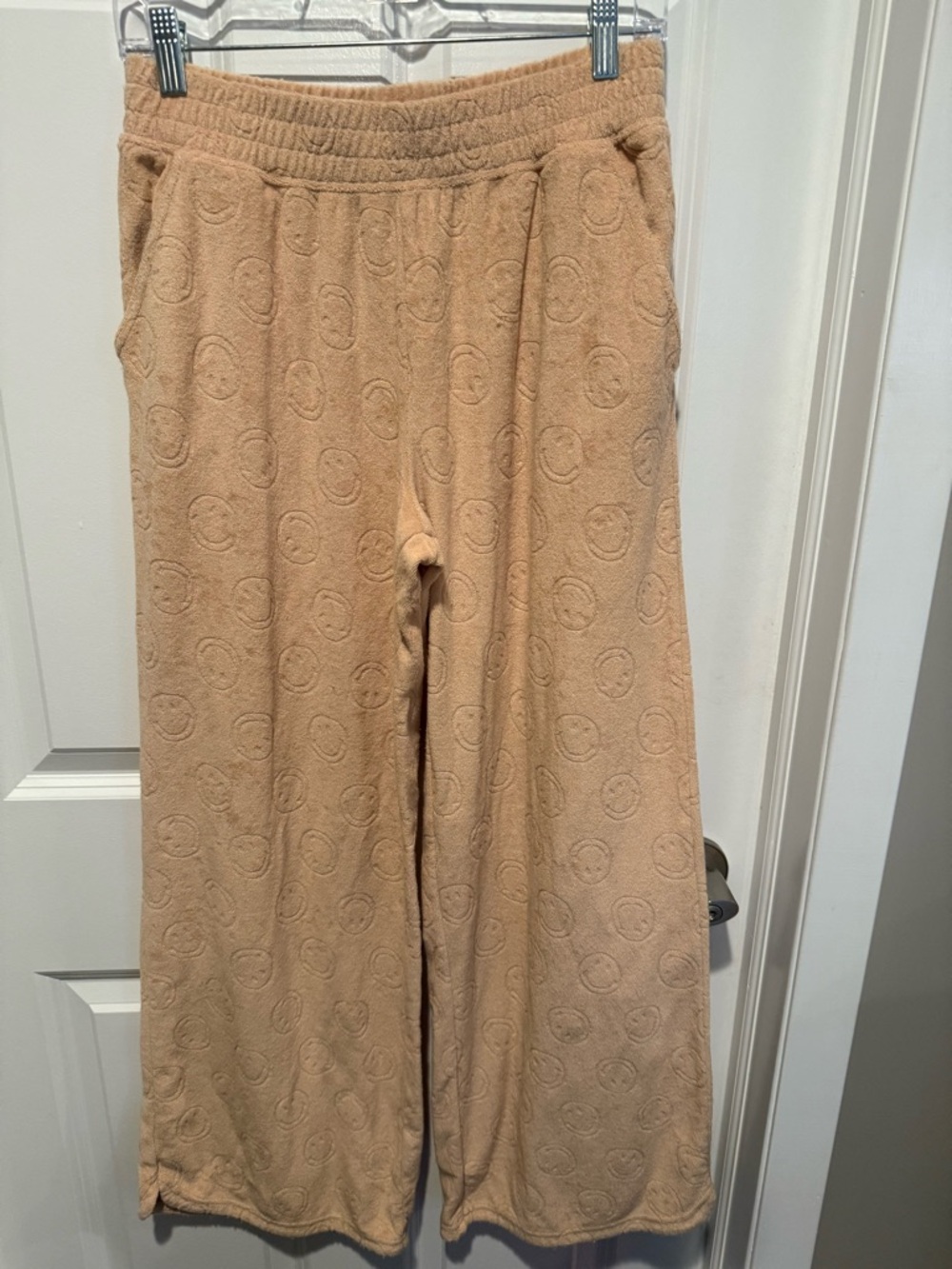 Offline by Aerie Two-Piece Cozy Smiley face Lounge Set — Camel - Picture 3 of 4